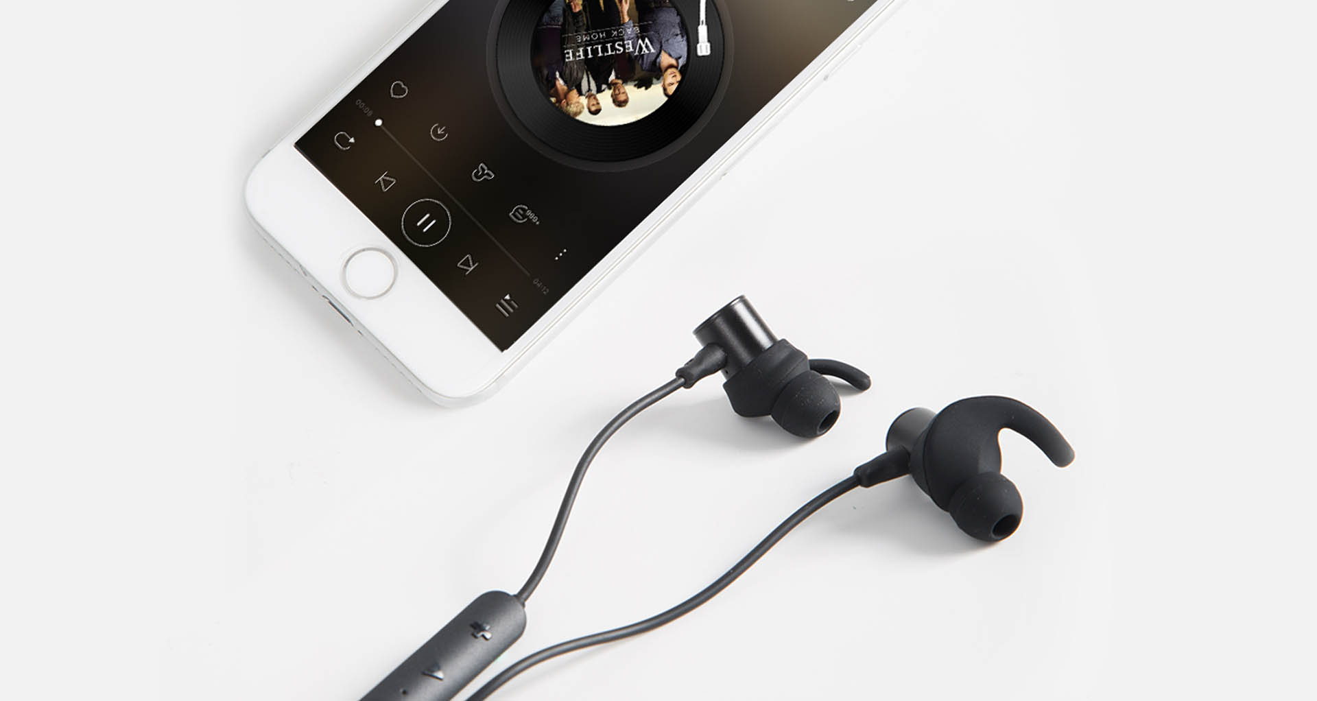 Thiết kế tiện ích cùng tai nghe Soundpeats Q30 HD